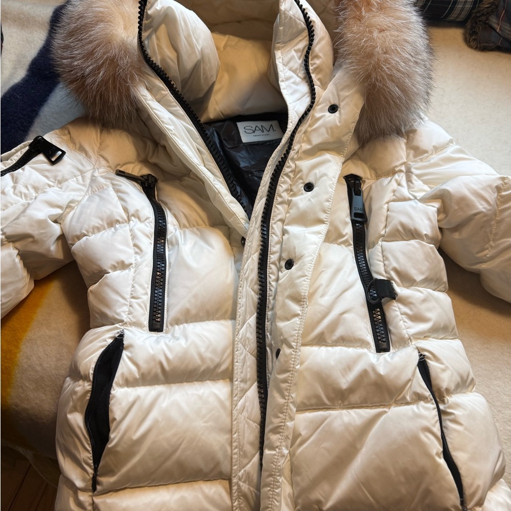 Stylish Ivory Puffer Jacket with Real Fur Trim